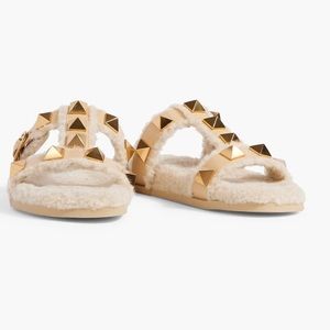 Like New! Valentino shearling rockstar sandal 36